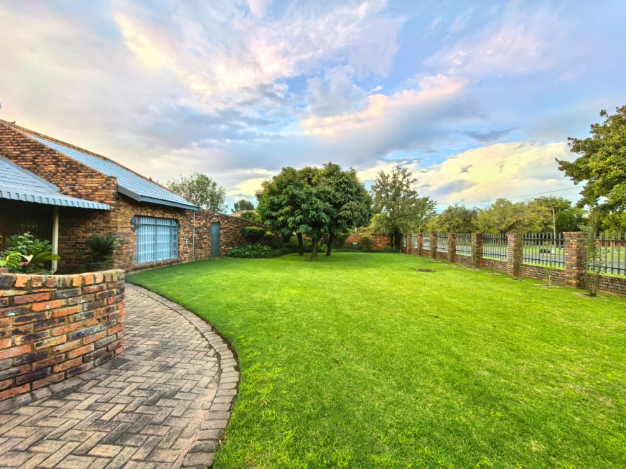 5 Bedroom Property for Sale in Vaalpark Free State